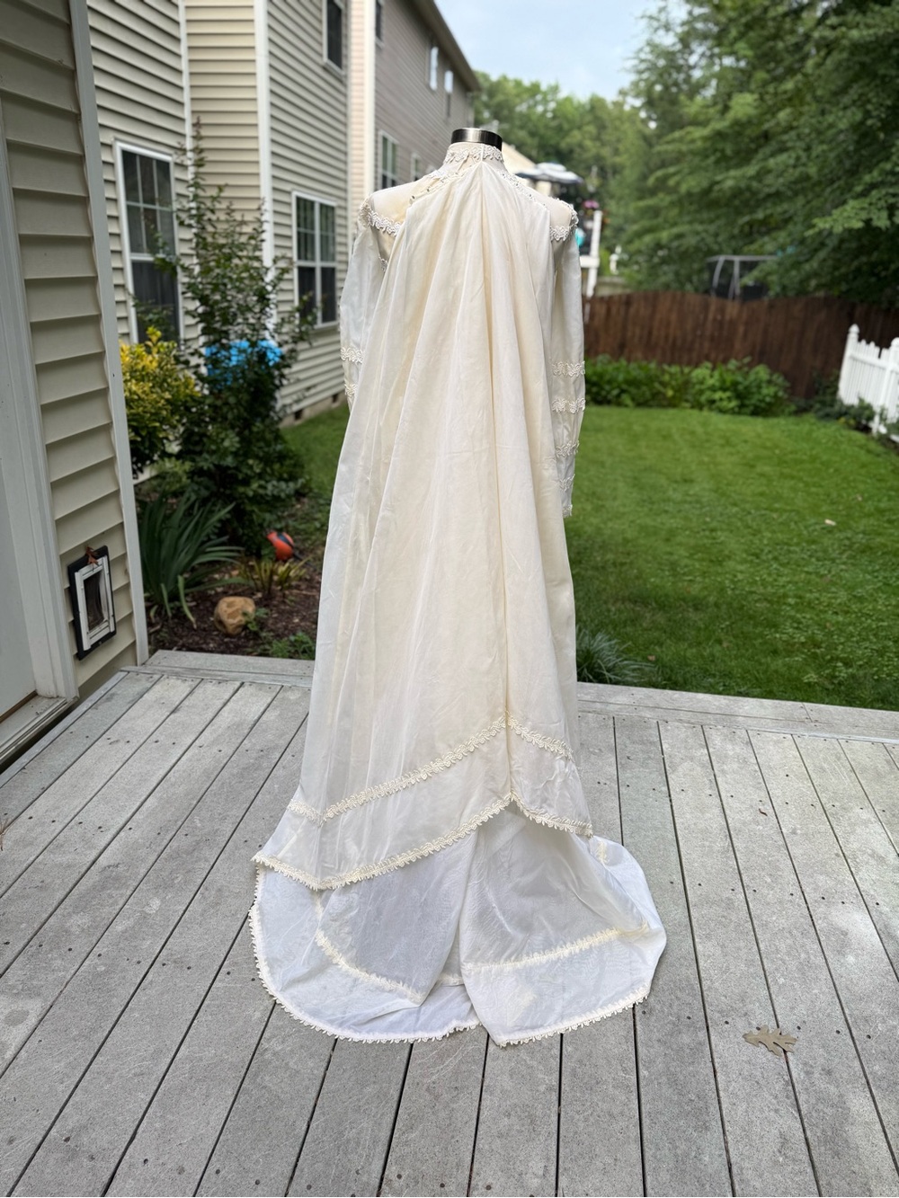 Vintage 1970 Hutzler Bros Bridal Ivory Lace Wedding Dress - Picture 3 of 11